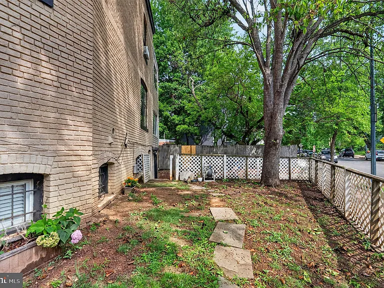 1526 Potomac Ave SE #B — Photo 21