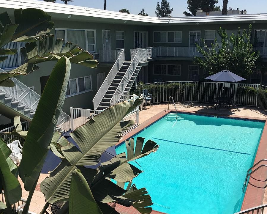 1st image of 15907 Victory Blvd #106