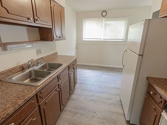 4th image of 2812 Leeway Dr APT 1