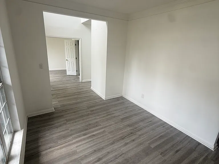 705 Waveland Ave — Photo 24