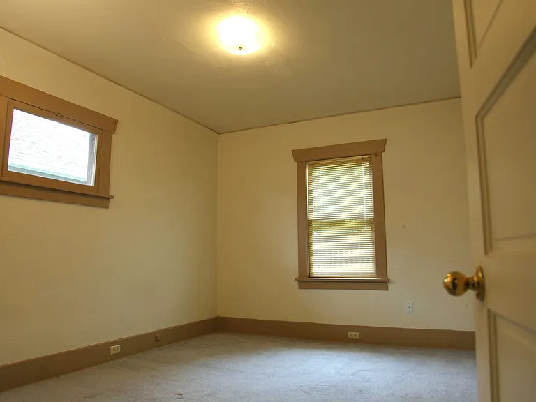 915 S Adams St — Photo 8