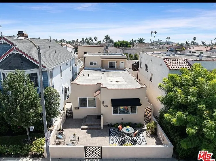 236 Corona Ave — Photo 1