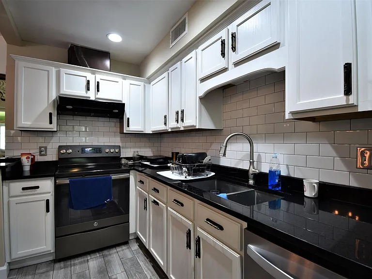 4641 Blount Ave — Photo 10