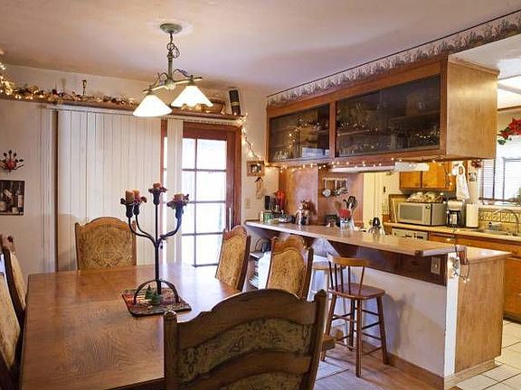 Cozy kitchen and dining a