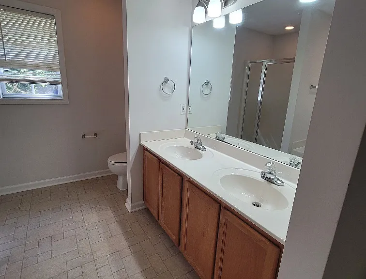 315 Robin Hood Rd — Photo 9