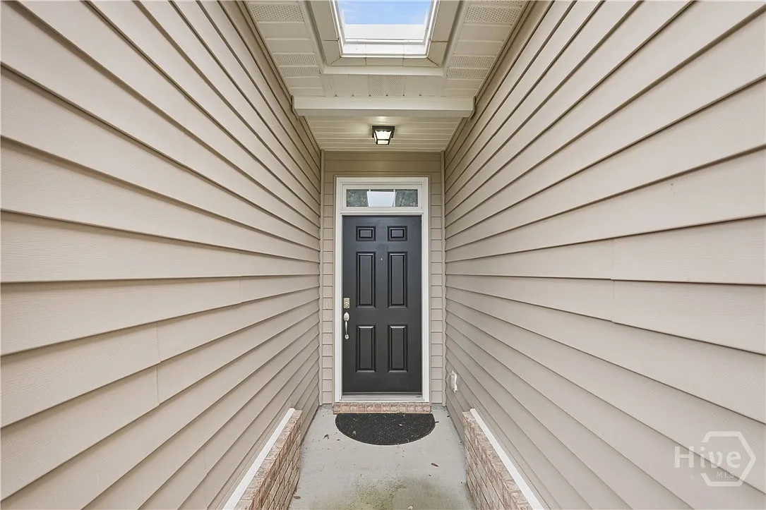 3 bed, 2.0 bath, 1734 sqft, $2,100 — Photo 3