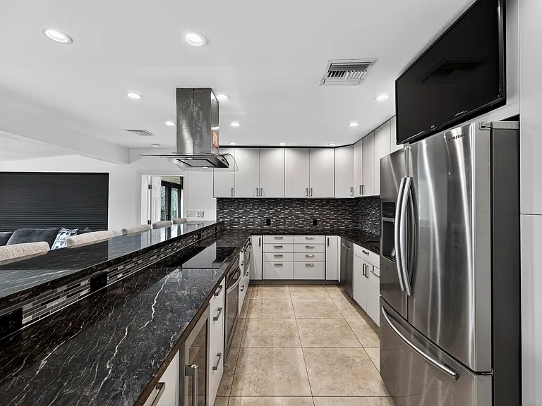 1436 SE 13th St — Photo 33