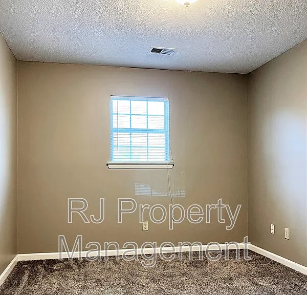 4615 Addington Dr — Photo 18