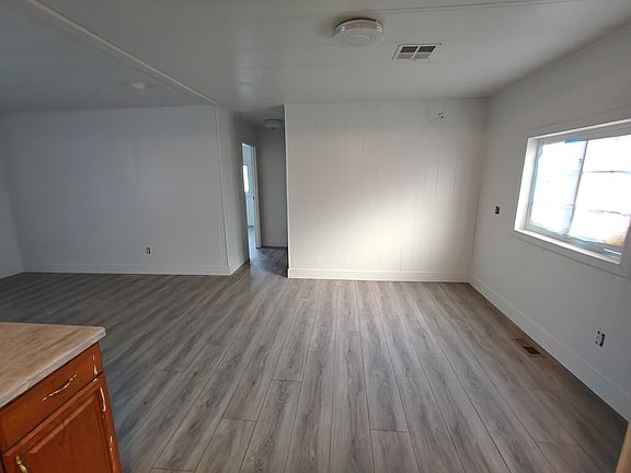 3rd image of 320 Bell St