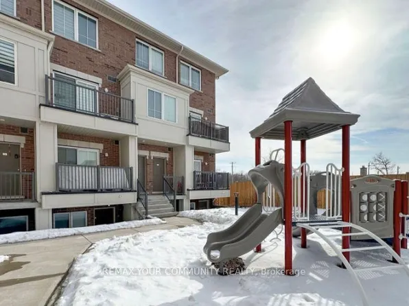 490 Beresford Path #11, Oshawa, ON L1H 0B2
