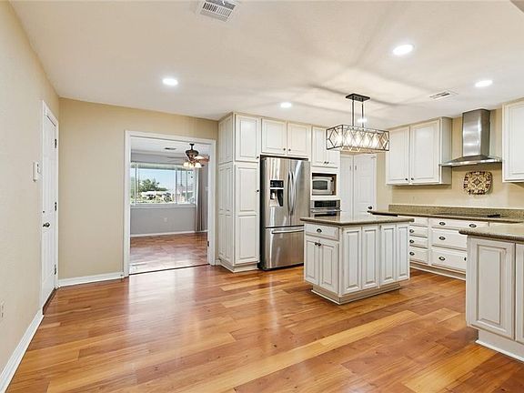 5th image of 320 Berclair Ave