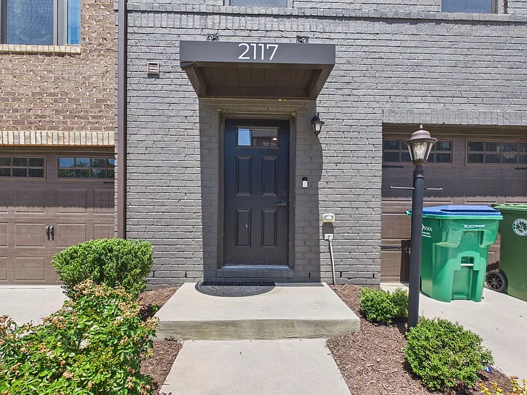 2117 Old Manchester St — Photo 2