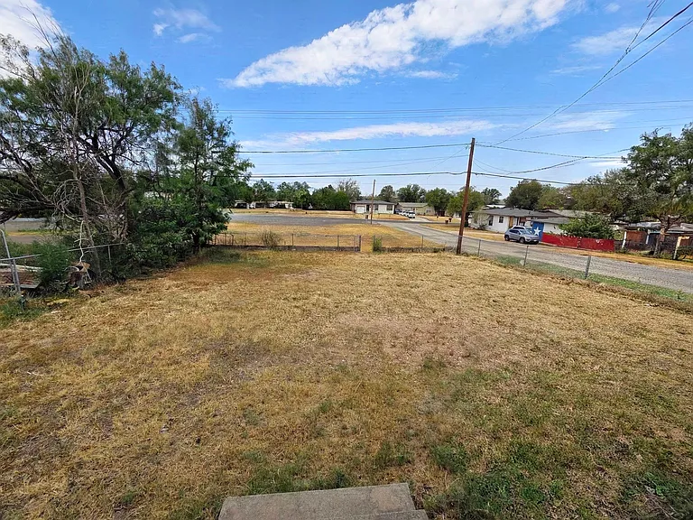 1319 Sycamore St — Photo 27