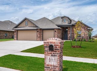 2013 W Crossbow Way, Mustang, OK 73064