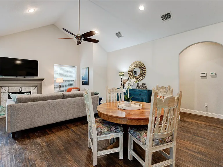 2521 Benbrook Blvd — Photo 10
