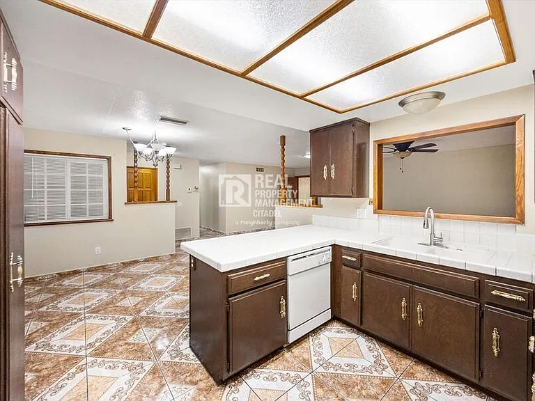 16653 Mallory Dr — Photo 33