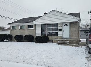 26300 Fernwood St, Roseville, MI