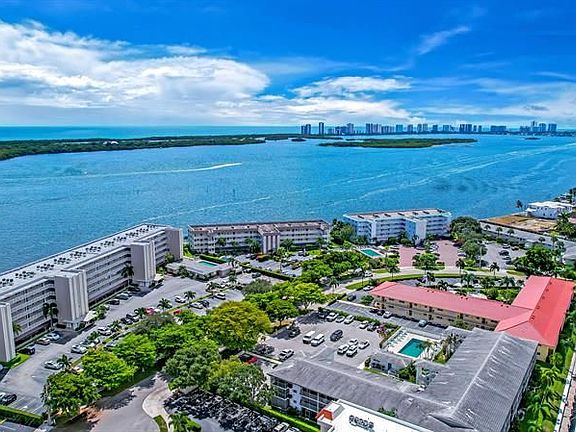 3rd image of 44 Yacht Club Dr APT 109