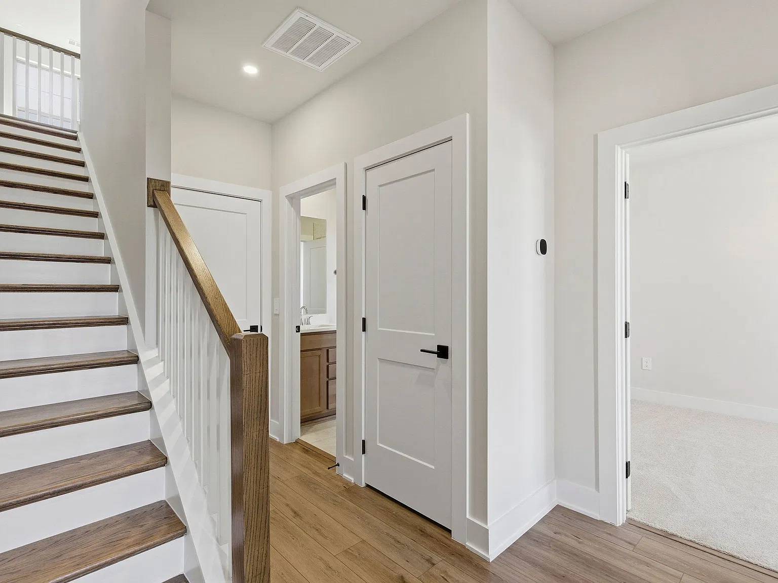 4 bed, 3.5 bath, 1876 sqft, $2,700 — Photo 2