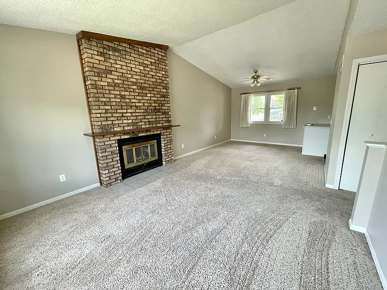 105 Colony Dr — Photo 19