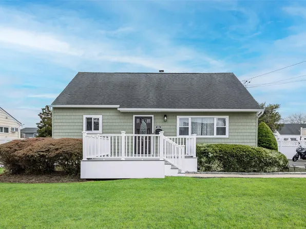 384 Columbus Avenue, West Babylon, NY 11704