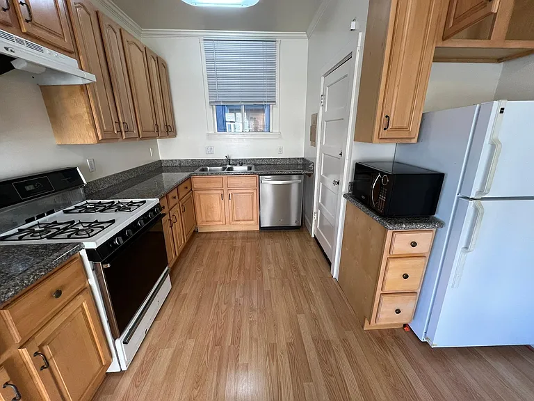 495 27th Ave #8 — Photo 23