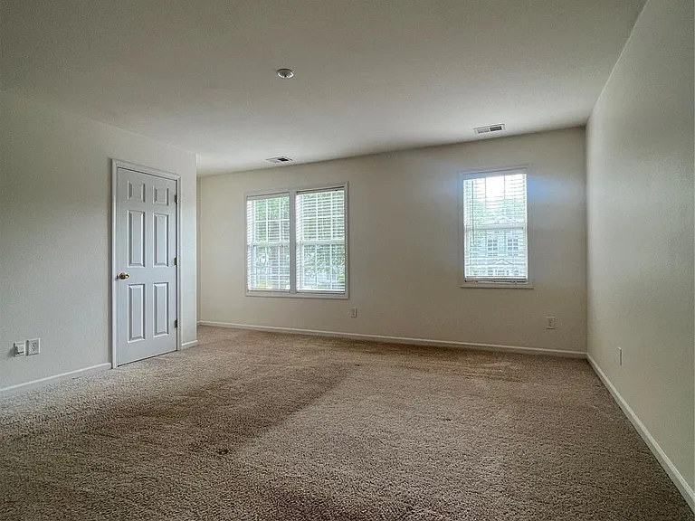 325 Ross Moore Ave — Photo 6