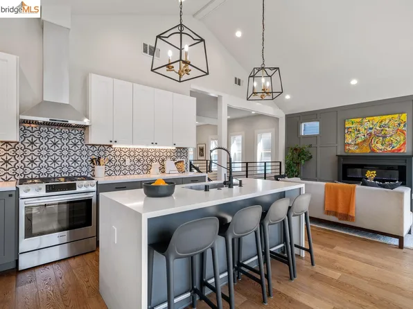 5935 Whitney St, Oakland, CA 94609