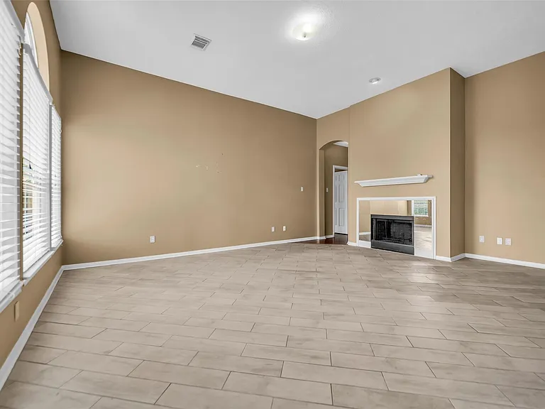 1046 Willersley Ln — Photo 7