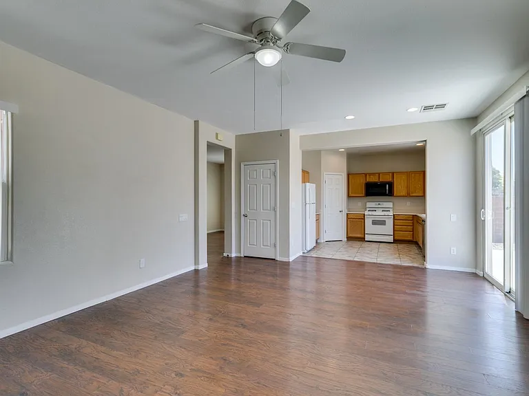 2925 Dowitcher Ave — Photo 11