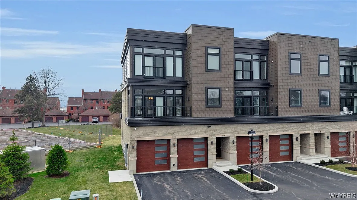 3 bed, 3.5 bath, 2678 sqft, $8,000 — Photo 1
