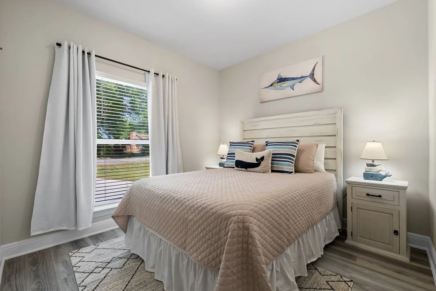 4 bed, 2.0 bath, 1797 sqft, $4,830 — Photo 4