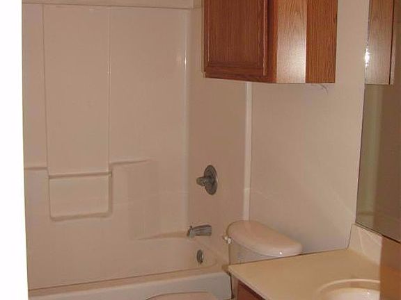 5th image of 606 N Englewood Ave