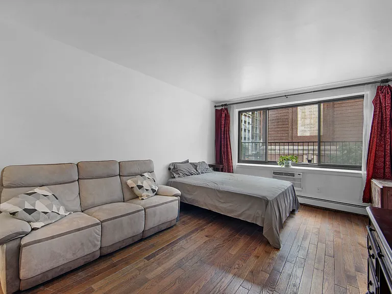 61 Lexington Ave #2C — Photo 4