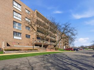 5 E Carriageway Dr APT 308, Hazel Crest, IL 60429