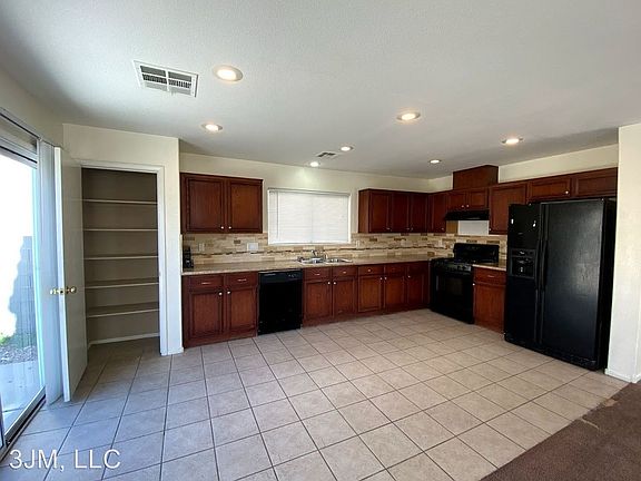 3rd image of 3955 Shimmering Plains St