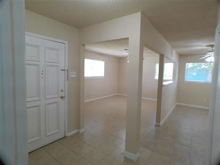 1301 Glenmore Dr — Photo 7