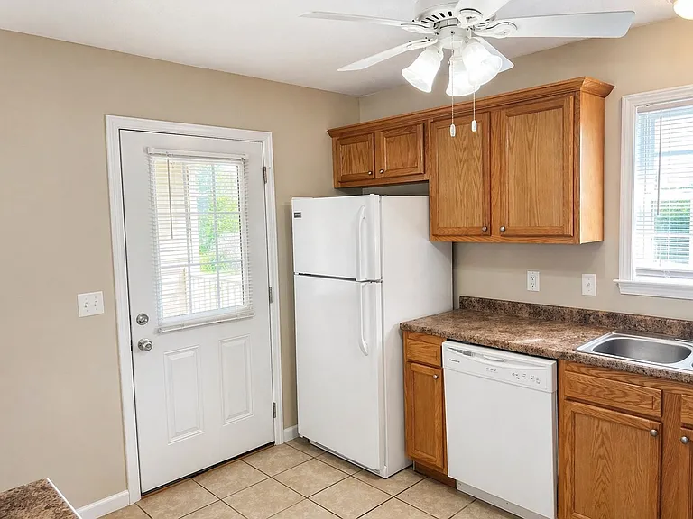 3982B Howard Gap Rd #B — Photo 5