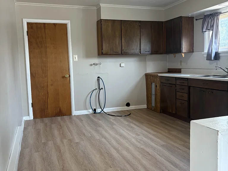 135 S California St — Photo 4