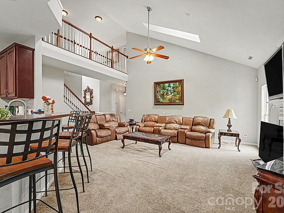 5th image of 110 Sandreed Dr