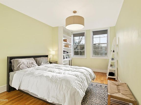 3rd image of 438 Pacific St #3