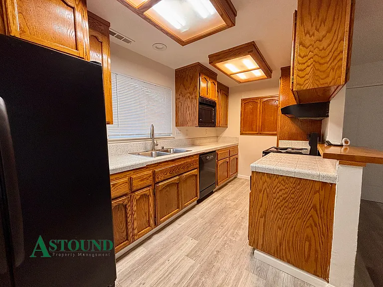 2627 Prestwick Ave — Photo 4