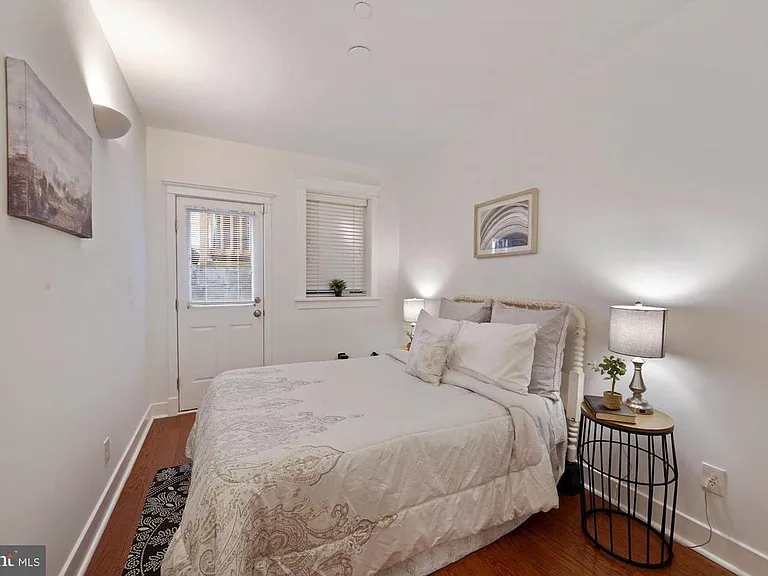 1439 W St NW #1 — Photo 14