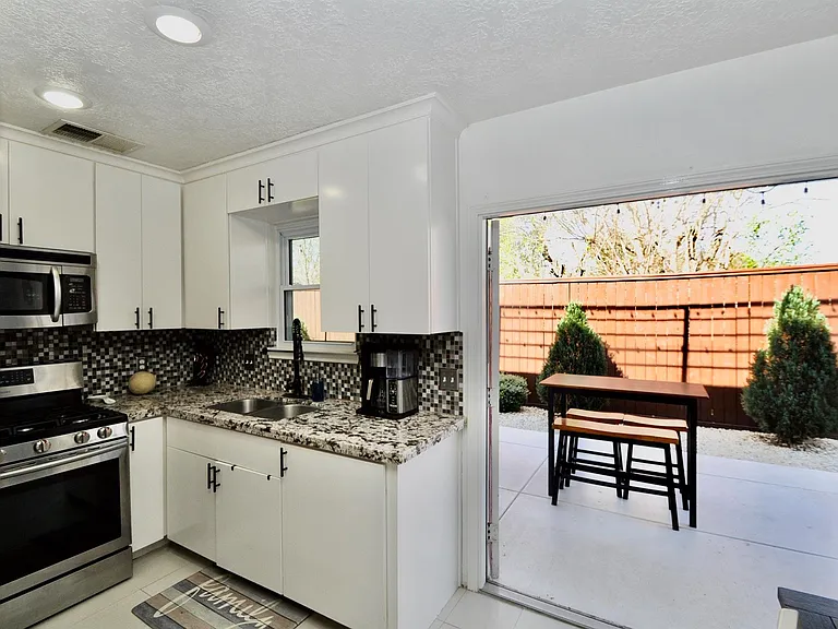 3330 Beran Dr — Photo 1