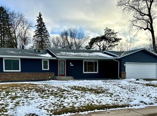 4021 Pebblebrook Dr, Bloomington, MN 55437