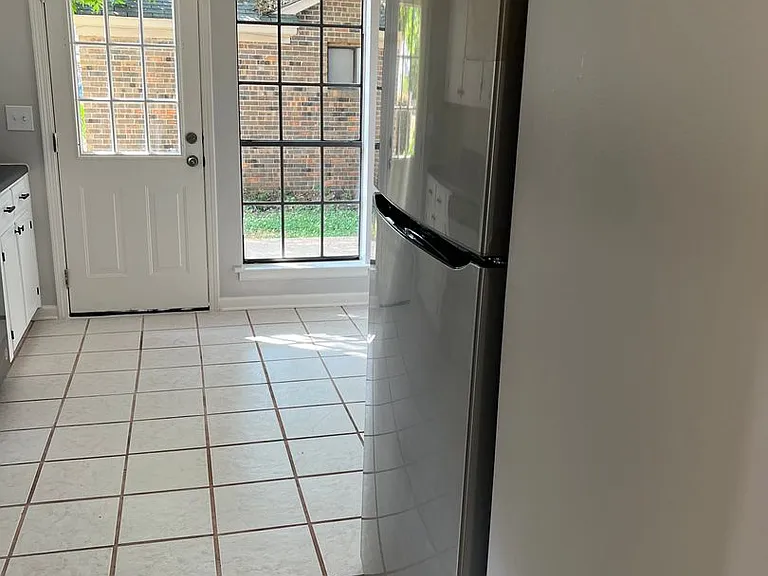 3233 Hillcrest Ln — Photo 6