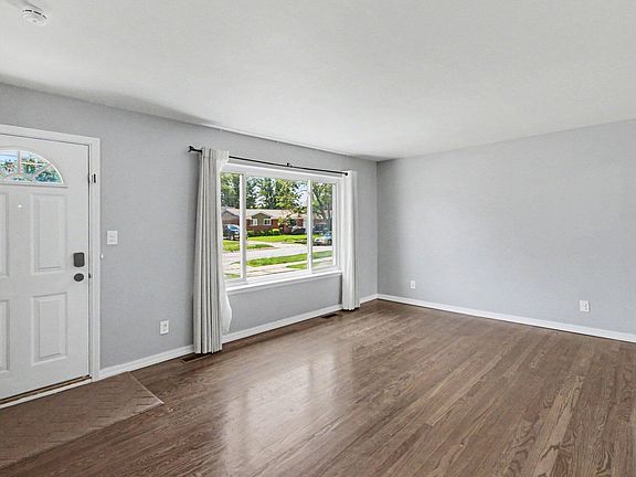 3rd image of 37700 Westvale St