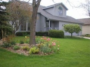 3603 Meadowlake Dr, Valparaiso, IN 46383