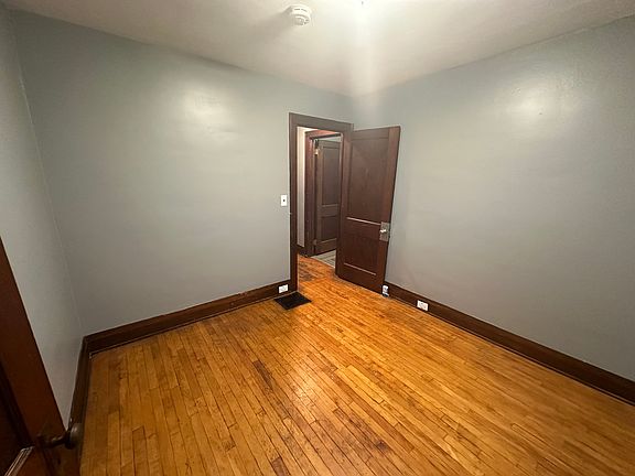2nd image of 842 Eastern Ave SE
