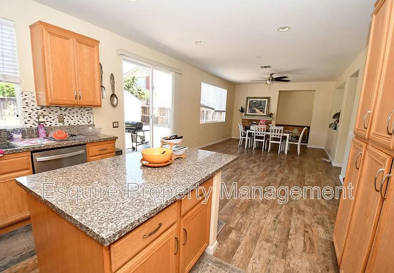 371 Huerta St — Photo 12